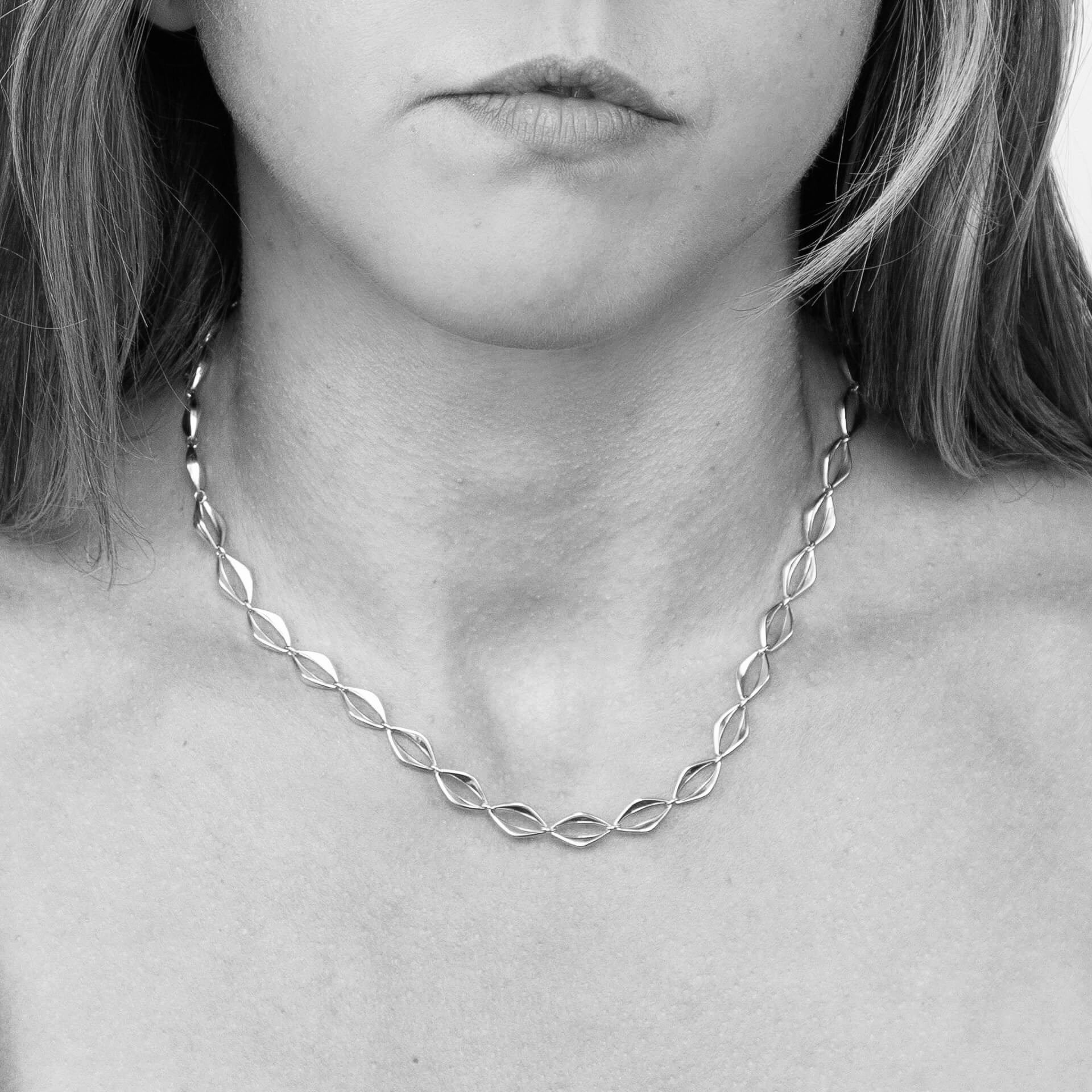 Elements Gold Open Eye Link Necklace