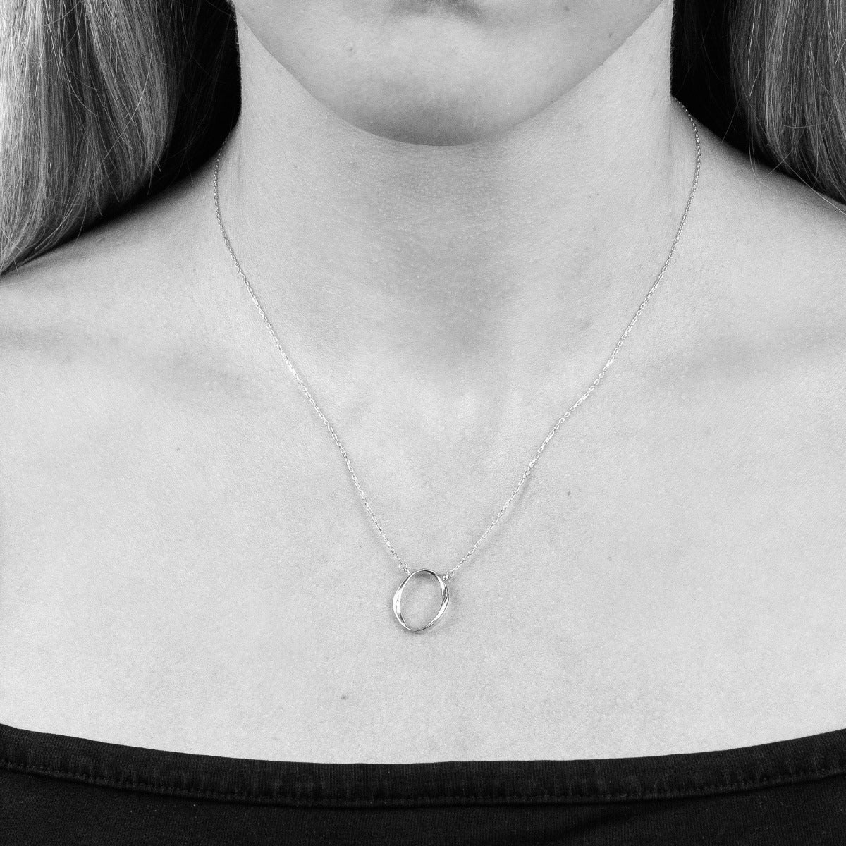 Elements Gold Twist Open Oval Necklace