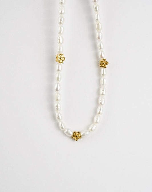 Flower Pearl Necklace
